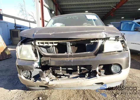 2005 Ford Explorer Eddie Bauer z USA, uszkodzony, nr VIN 1FMZU74W65UB19119